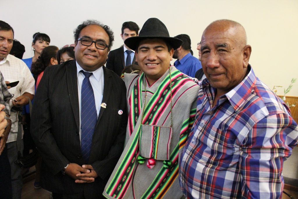 Pablo Valenzuela, director liceo Huara, alcalde José Bartolo y Sergio Barraza.